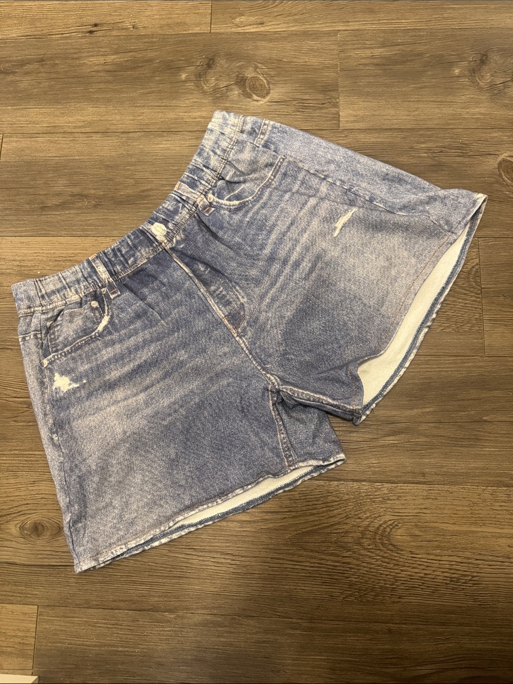 🆕 Line Terry Cloth Shorts with Elastic Waist & Pockets. L. NWOT!🔥